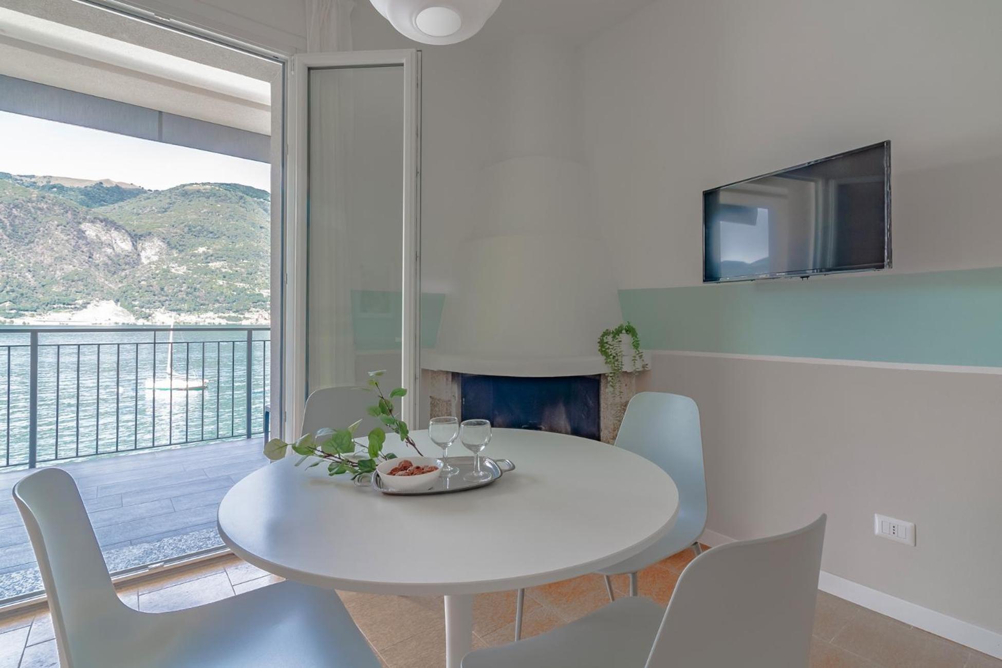 Ninfea Apartments By Wonderful Italy Lezzeno Luaran gambar